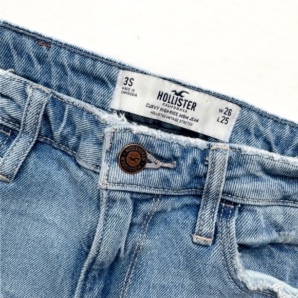 Hollister distressed curvy high rise mom jean 3 short - Picture 4 of 6